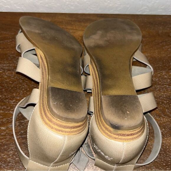 Blowfish Gladiator Buckle Snap Strap Sandal Shoes - Picture 9 of 11